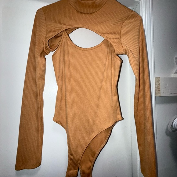 Forever 21 Tops - Women's Tan Long Sleeve Cutout Top